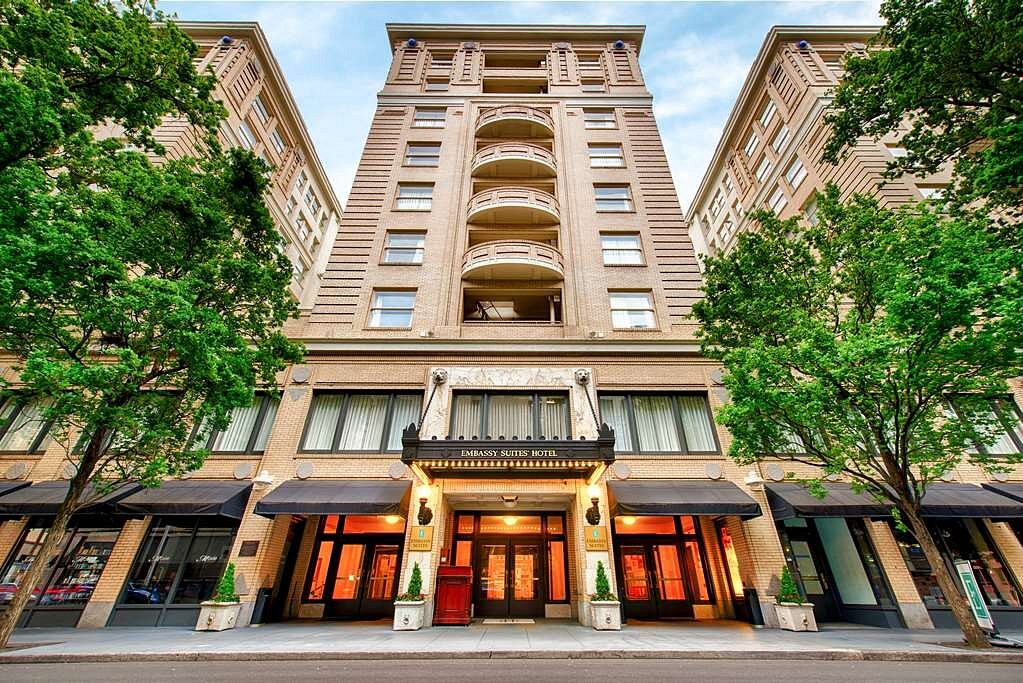 Embassy Suites by Hilton Portland Downtown, hotel i Portland