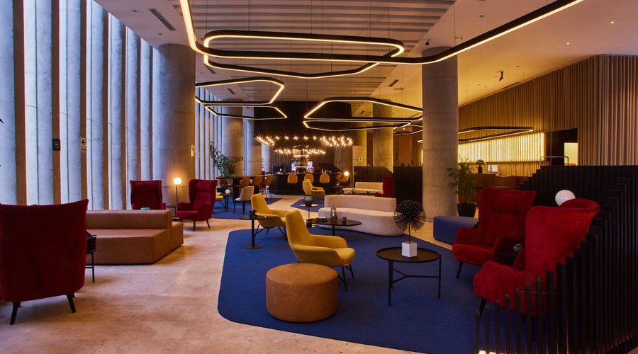 Lobby del Hotel Pullman Lima San Isidro
