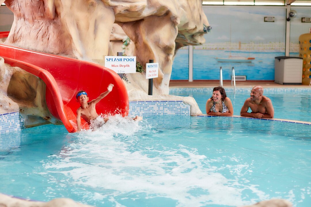 Parkdean Resorts Vauxhall Holiday Park Pool: Pictures & Reviews ...