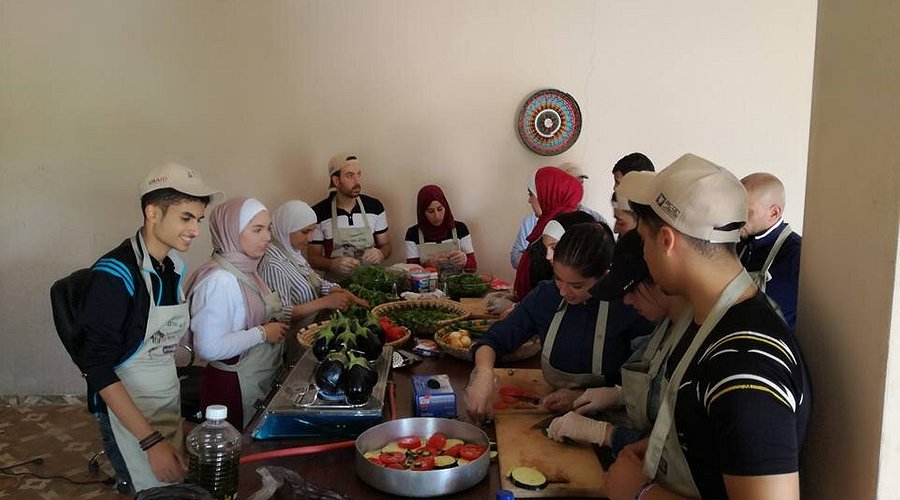 تجربة الطعام المحلي