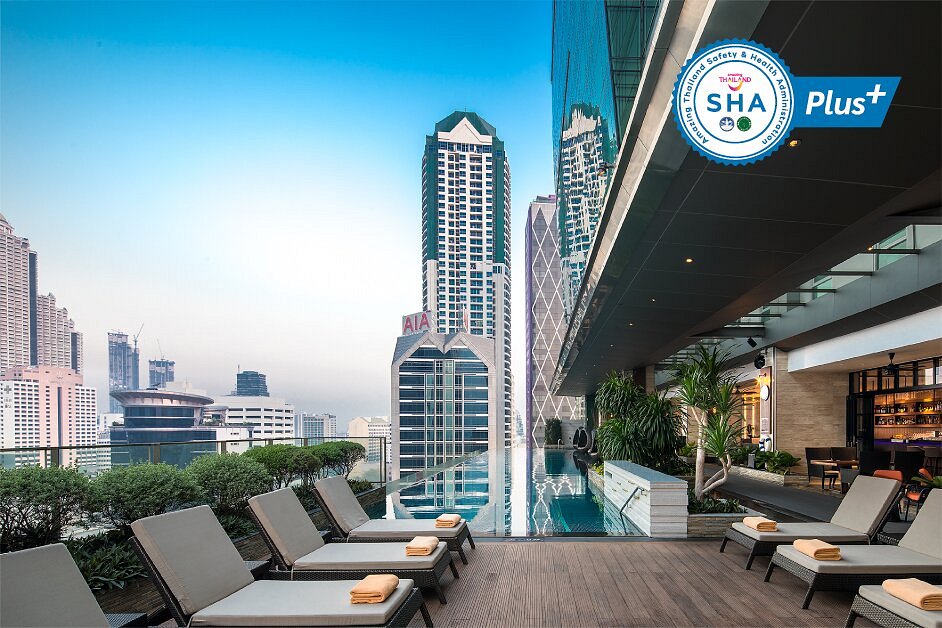 沙吞易思廷大酒店，位於曼谷的飯店