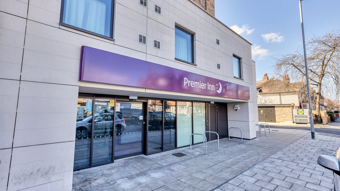 side-street-style-premier-inn-tenby-a-mini-review