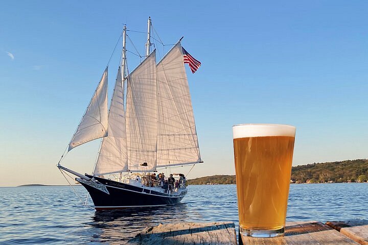 sailboat tour traverse city