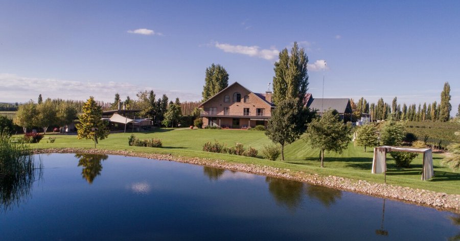 Osadía de Crear, restaurante de la bodega Susana Balbo, está ubicado a los pies de la cordillera de Los Andes. 

No te pierdas la oportunidad de almorzar contemplando nuestros amplios jardines y la imponente montaña.