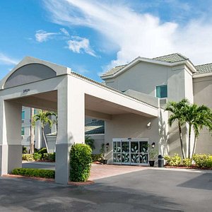 Sleep Inn Clearwater - St Petersburg in Clearwater, image may contain: Villa, Housing, House, Condo
