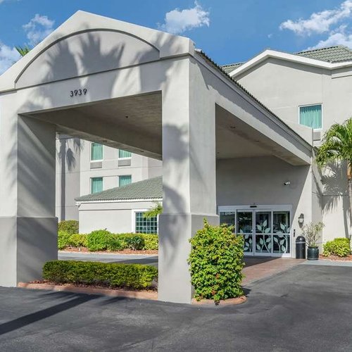 THE 10 CLOSEST Hotels to Hampton Inn & Suites Clearwater / St ...