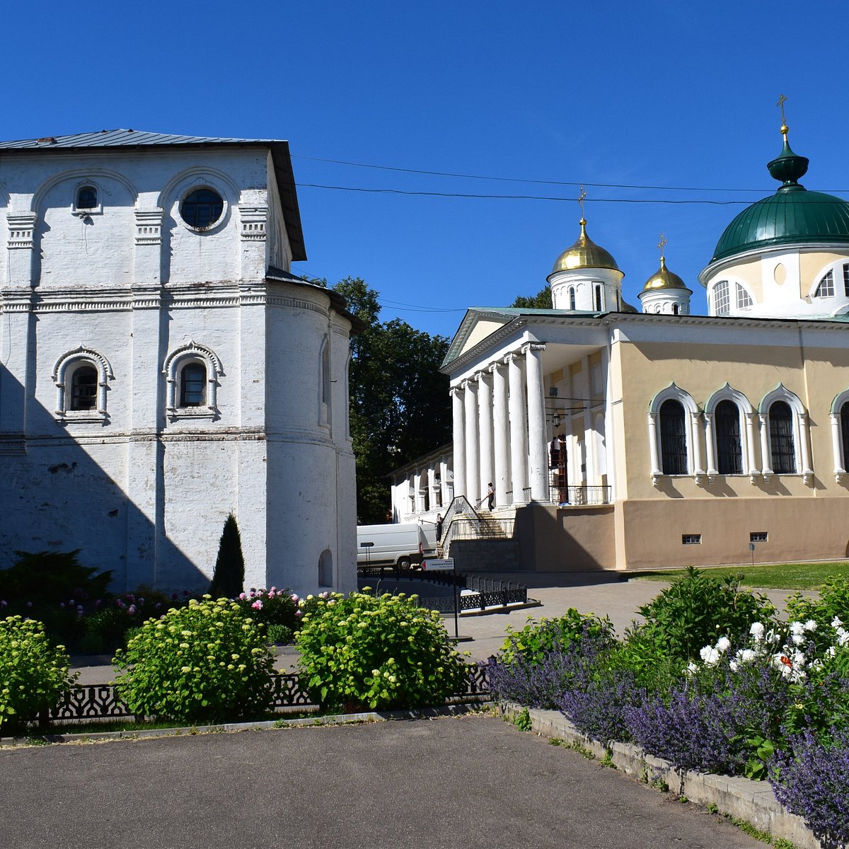 Храм ярославских чудотворцев Ярославль. Церковь ярославских чудотворцев в Казани. Неоклассическая Церковь ярославских чудотворцев (1831 г.)..