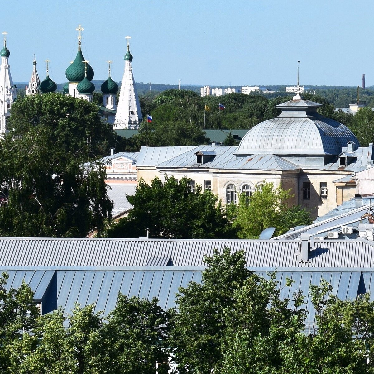 Ярославский музей заповедник ярославль отзывы. Спасо-Преображенский монастырь Ярославль. Церковь символ Ярославля. Монастырская звонница с Церковью Богоматери Печерской.