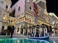 Exploring Venetian: Italian Themed Vegas Hotel With Gondola Rides — sian  victoria