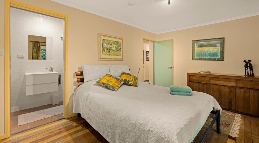 Queen Ensuite Room