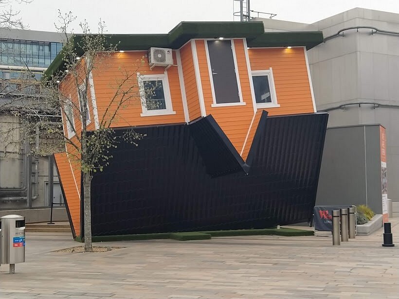 Upside Down House - Westfield White City (Londres) - ATUALIZADO 2022 O