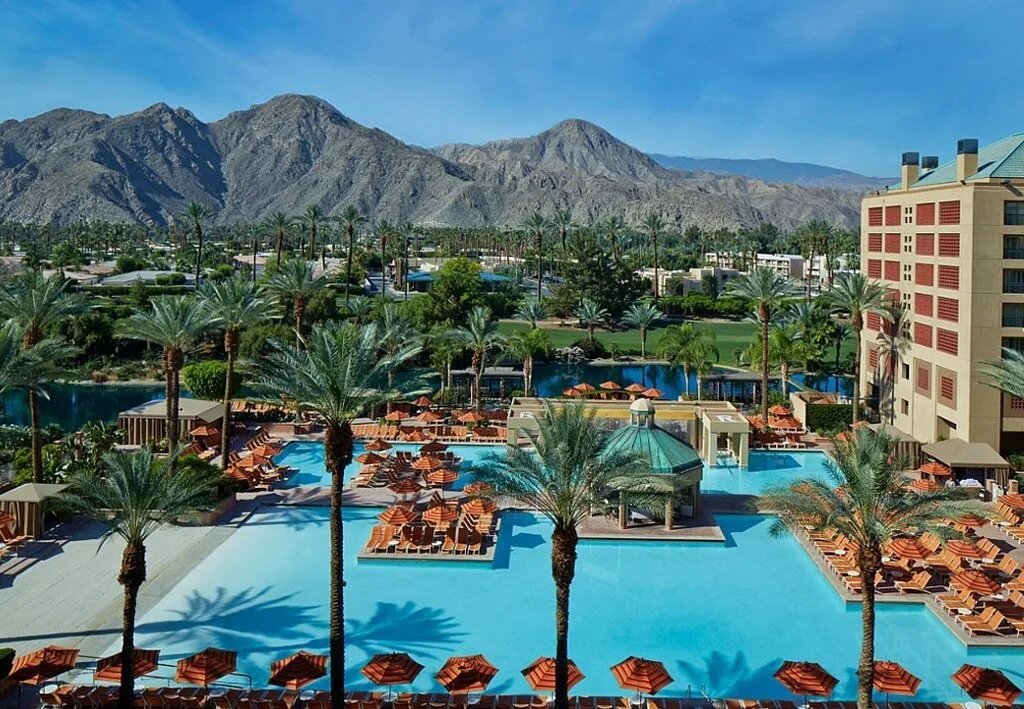 https://dynamic-media-cdn.tripadvisor.com/media/photo-o/22/d8/12/7c/renaissance-esmeralda.jpg?h=-1&s=1&w=1100