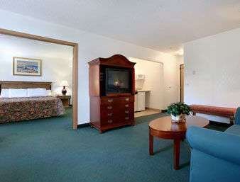 TRAVELODGE BY WYNDHAM WAUKEGAN GURNEE - Updated 2024 Prices & Motel ...