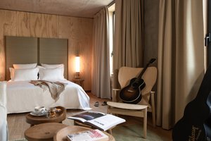 Room & Suite