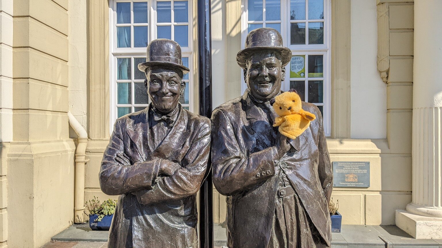 Laurel And Hardy Statue (Ulverston, Inggris) - Review - Tripadvisor