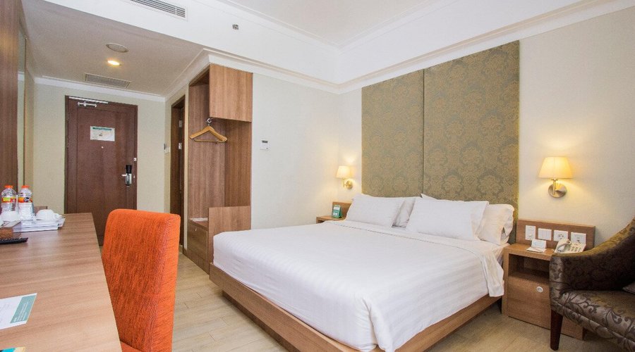 Deluxe Room
Size 22.5 Sqm
Single and Double Bed
Bathroom with Shower and Amenities
Coffee and Tea Maker
Free  internet Access
LED TV
Free Parking