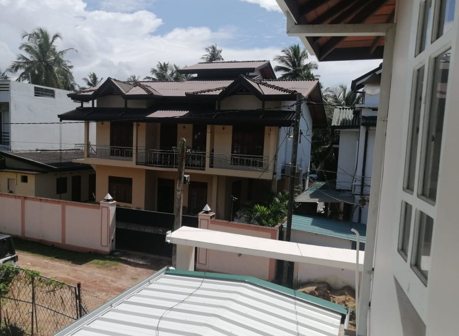 Lahiru Airport Villa image