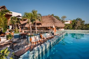 Piscina y playa