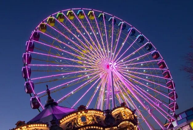 Ferris wheel lit up at night