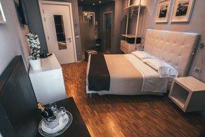 Room & Suite