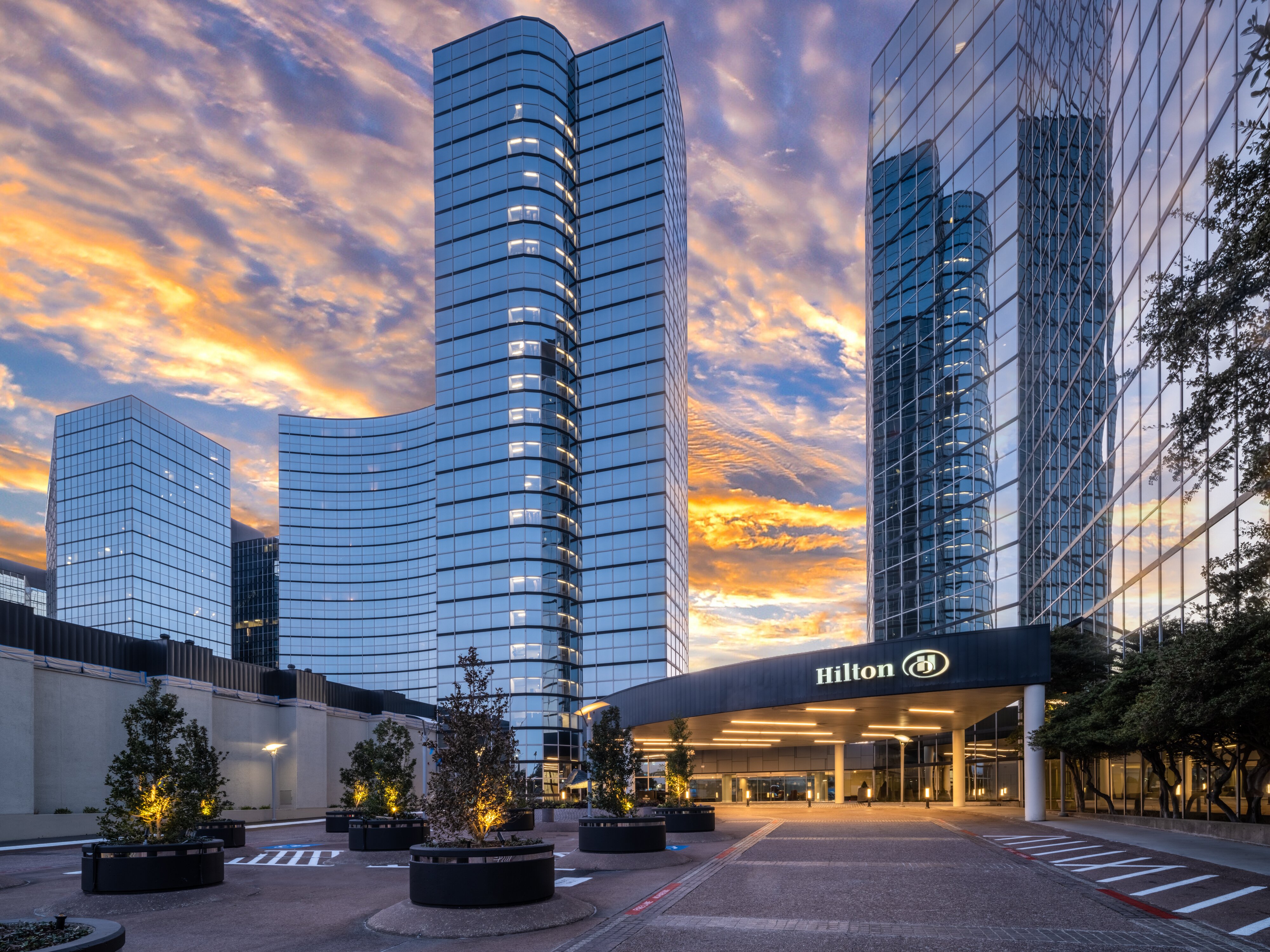 HILTON DALLAS LINCOLN CENTRE: UPDATED 2024 Hotel Reviews, Price ...