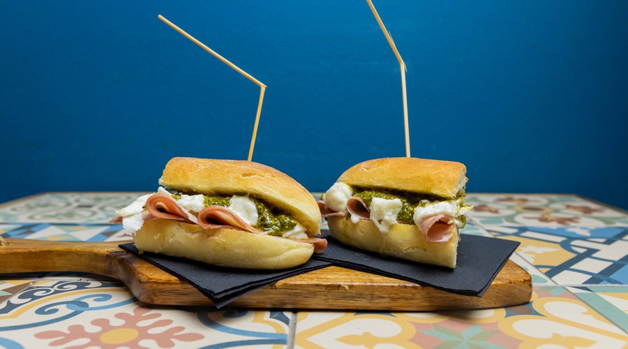 Il panino cunzato Bronte.