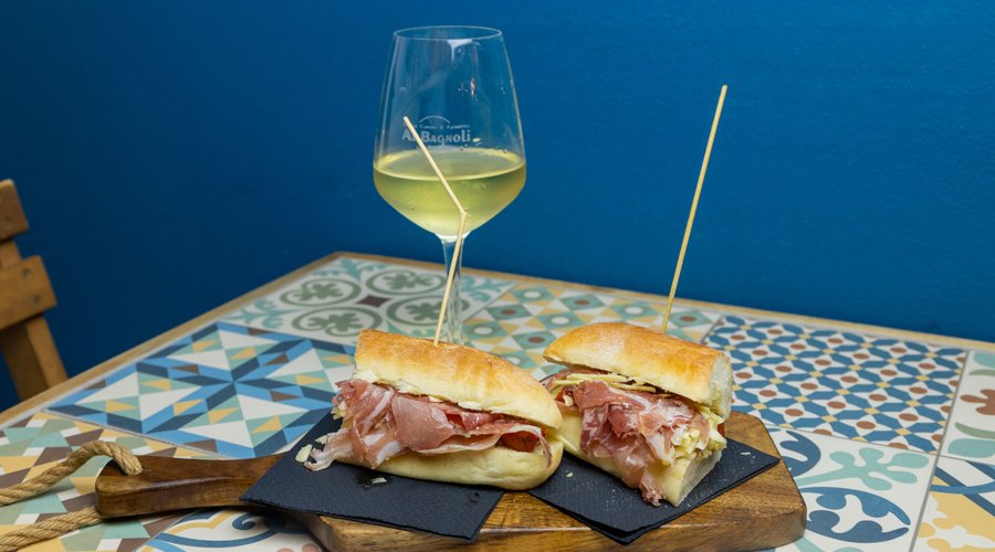 Il panino cunzato Ragusano.
