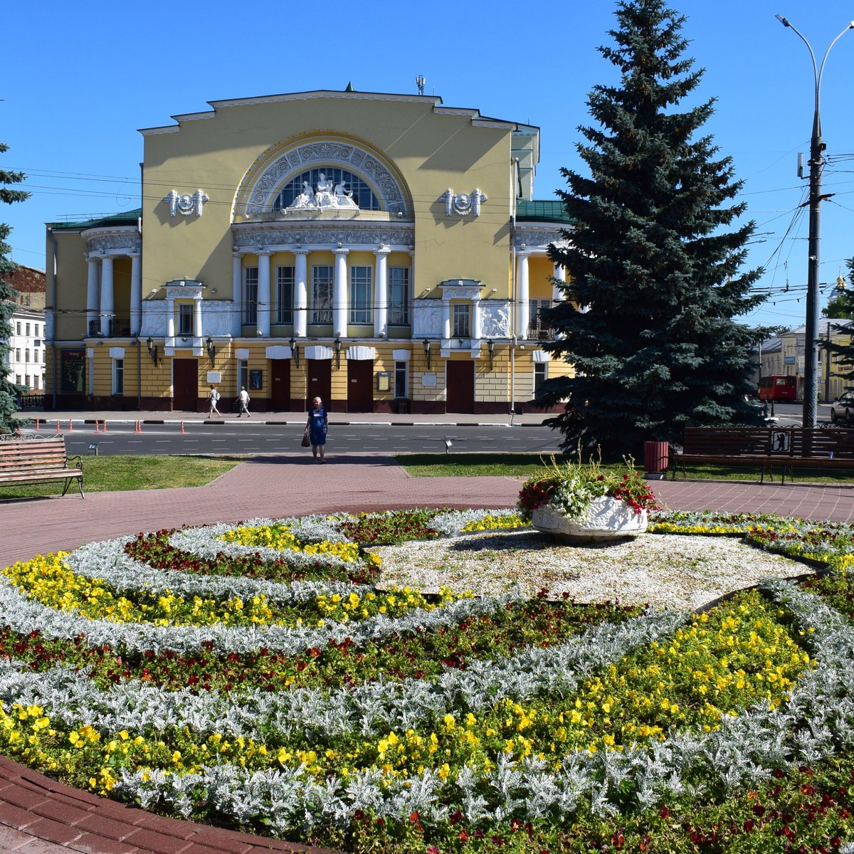 Площадь волкова ярославль фото