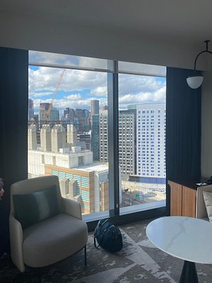 1 bedroom king suite - living room view