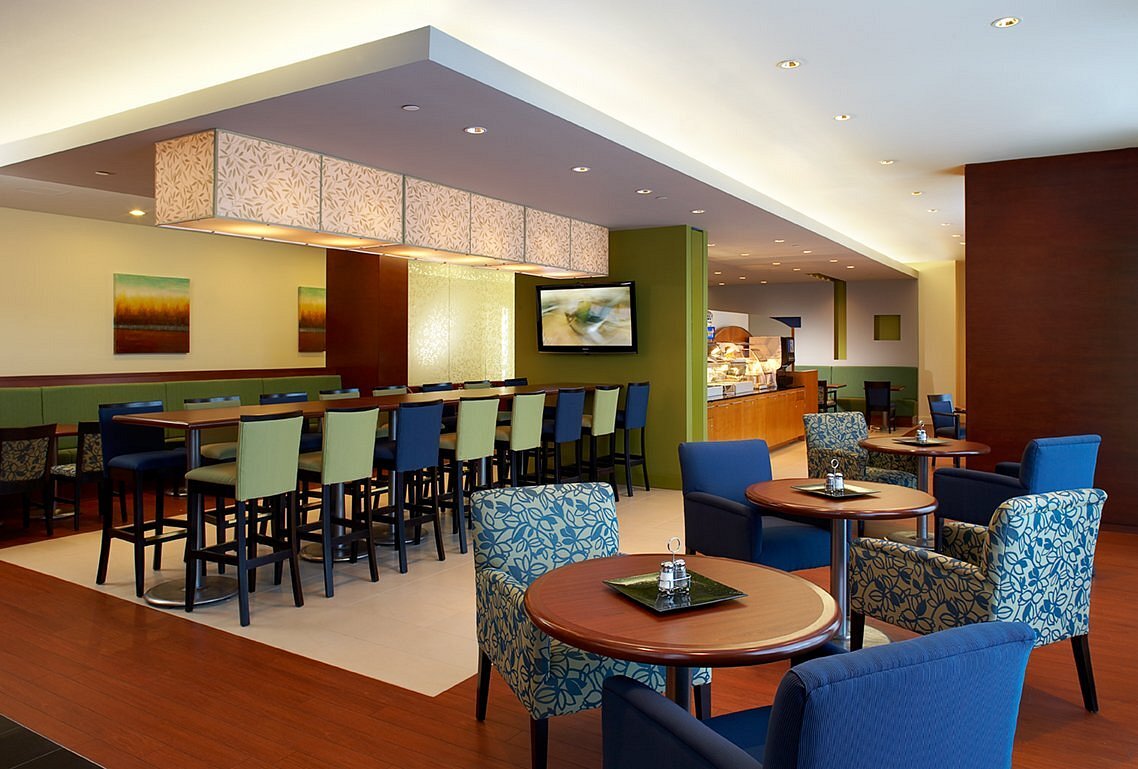 Holiday Inn &amp; Suites Montreal Airport, an IHG Hotel, hotel em Montreal