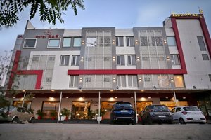 TGI Insignia in Bhopal, image may contain: City, Hotel, Urban, Condo