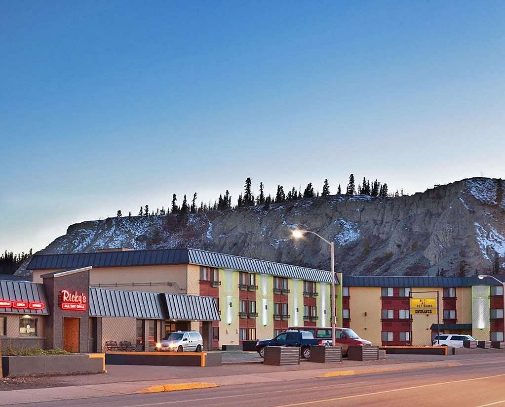 Quality Inn &amp; Suites, hotel in Whitehorse