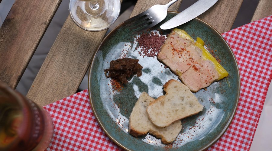 Foie Gras de canard maison. et sa compotée d'oignons