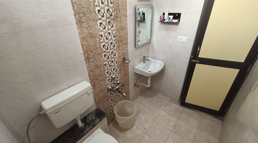 Deluxe Room-Bathroom