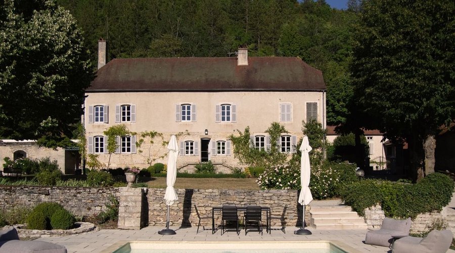 La SAURA a été reprise par de nouveaux propriétaires en Juin 2020. Vue depuis la piscine chauffée. 