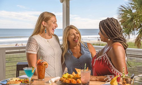 Fun times in North Myrtle Beach mean delicious food & drink, waterfront views, live music and leisurely beach days.