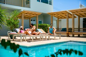 Piscina y playa
