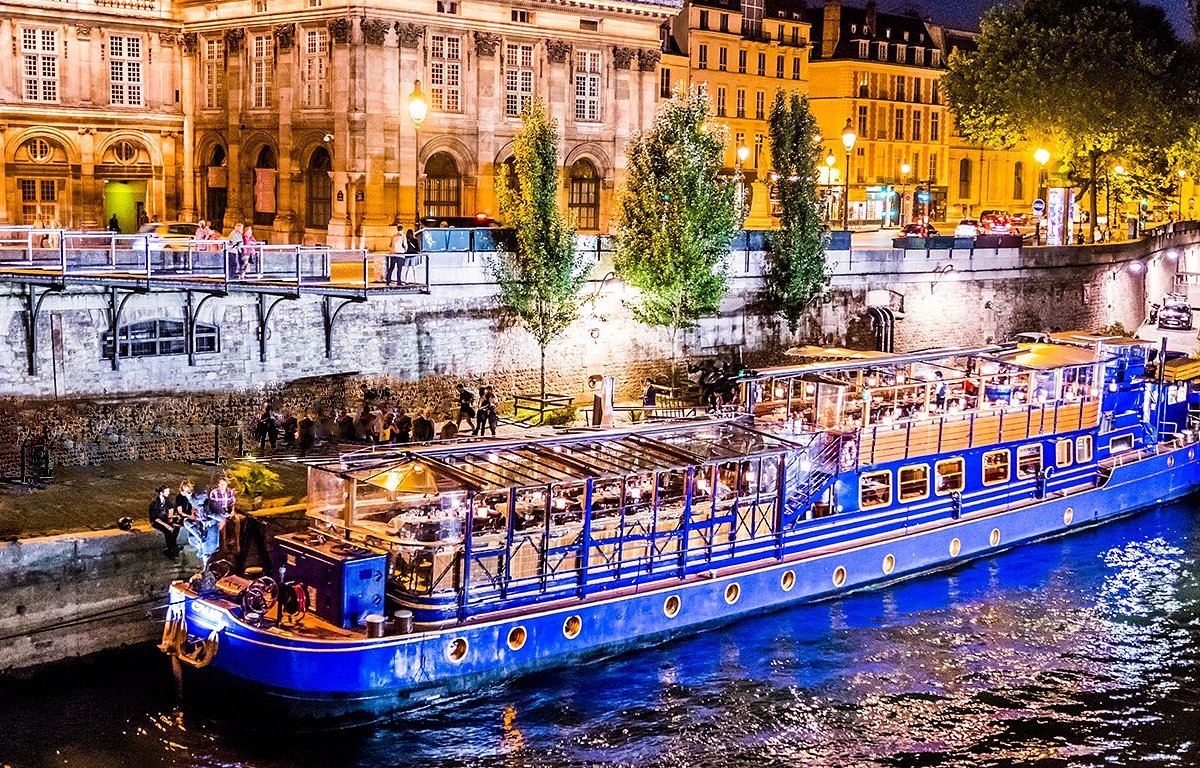 yacht dinner cruise in paris
