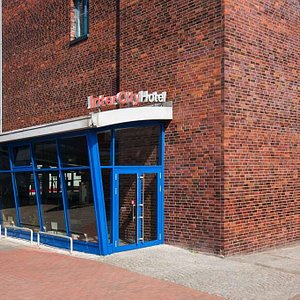 IntercityHotel Hamburg-Altona - Hotel entrance