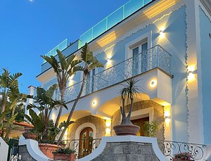 Hotel Villa Sirena in Isola d'Ischia, image may contain: Villa, Housing, Balcony, Plant
