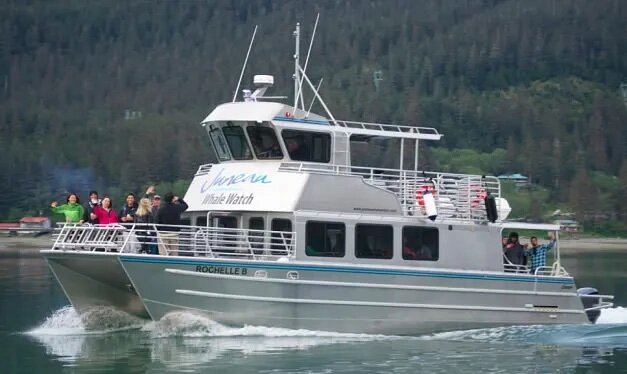 People on boat tour with Juneau Whale Watch