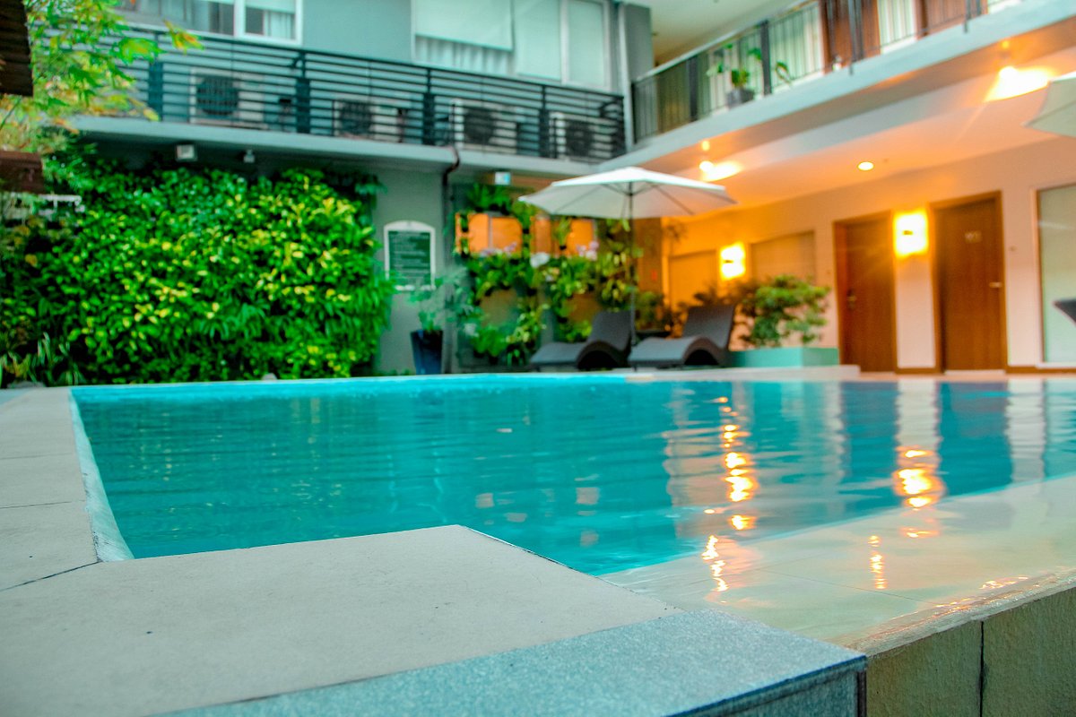 88 Courtyard Hotel, hotel in Luzon