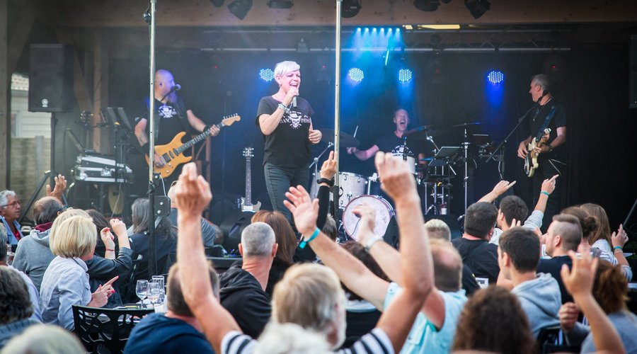 Concert sur la scène du camping