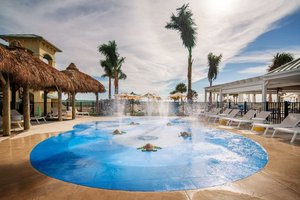 Pool & Beach