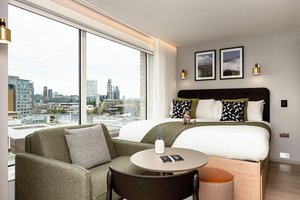 Wilde Aparthotels by Staycity London Aldgate Tower Bridge in London, image may contain: Penthouse, Furniture, Couch, Home Decor