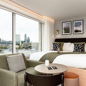 Wilde Aparthotels by Staycity London Aldgate Tower Bridge in London, image may contain: Penthouse, Furniture, Couch, Home Decor