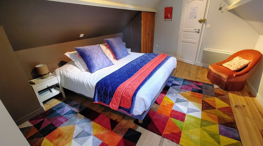 Chambre Barge rousse (1er étage côté cour, Mansardée)
