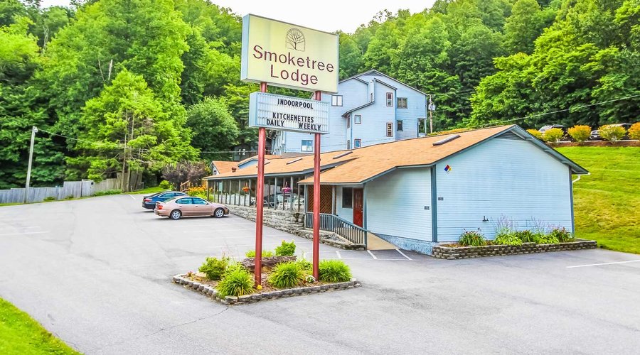 The resort signage and entrance at the Smoketree Lodge in Banner Elk, NC.