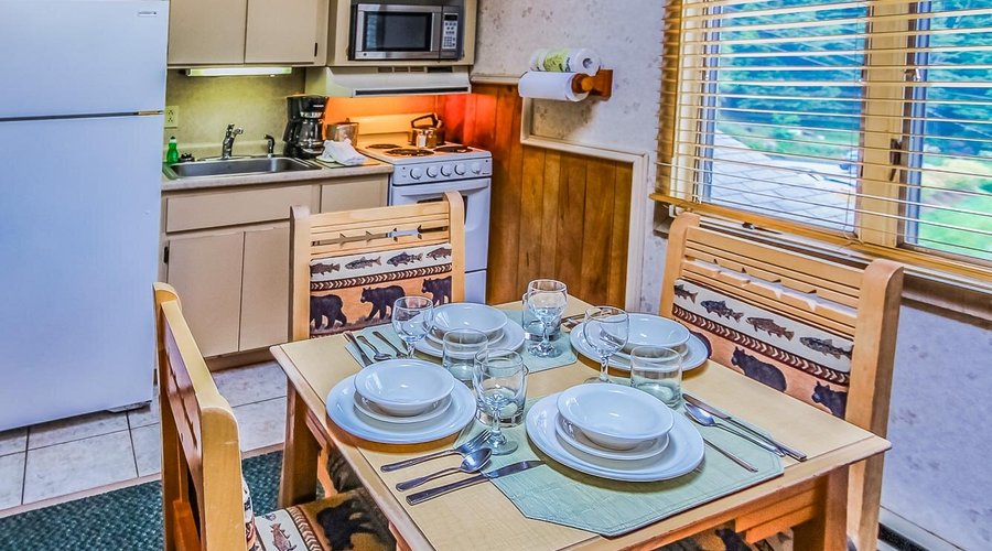 A fully equipped dining table at the Smoketree Lodge in Banner Elk, NC.