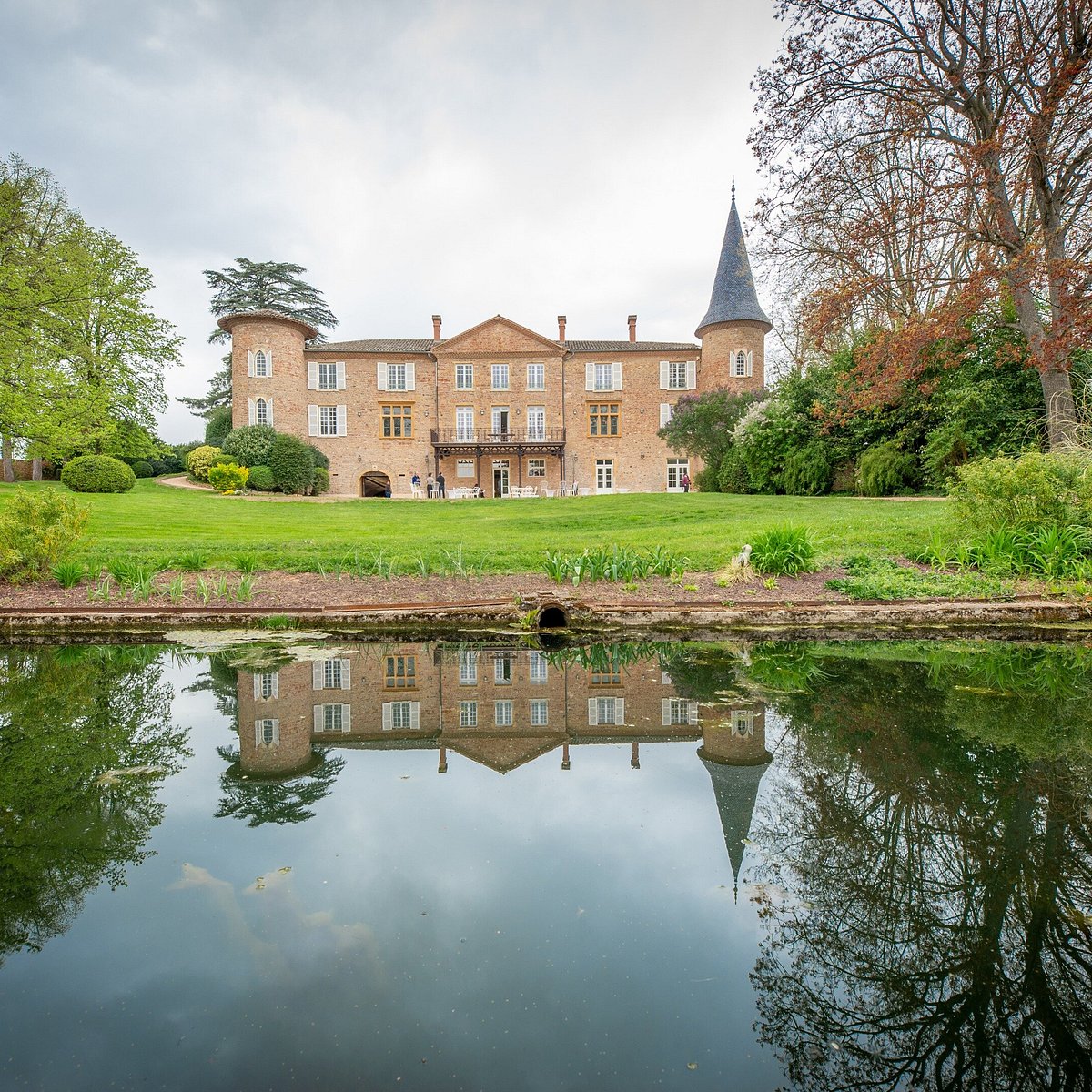 Шато э. Chateau de Berne.